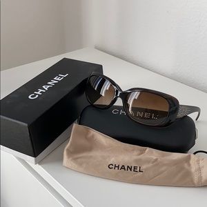 Chanel 6026-B Black/brown sunglasses